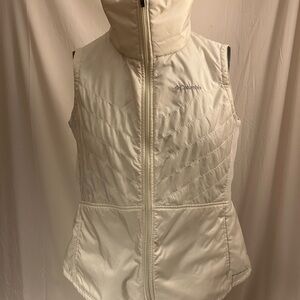 Hiking Core: Columbia Women's Mix It Around II Vest Off-White/Cream (Size L)